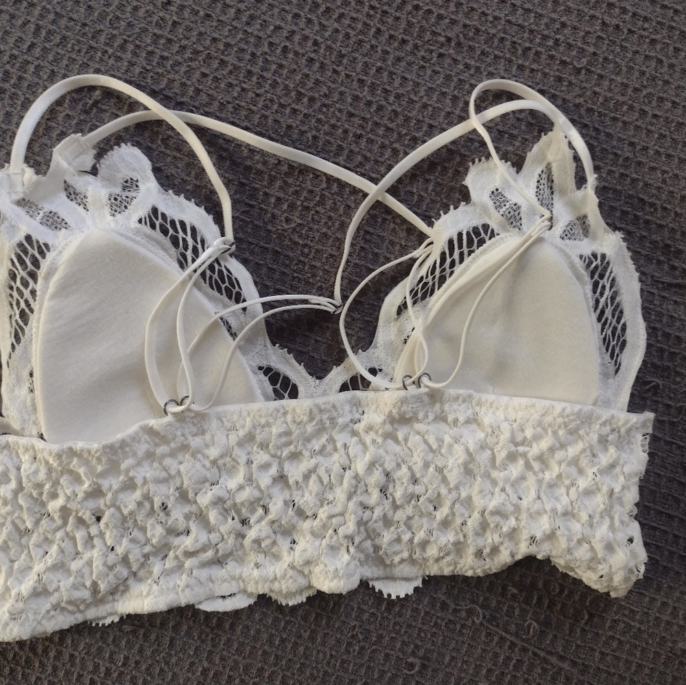 Three Bird Nest White Lace Bralette with Scalloped Trim - Picture 6 of 13
